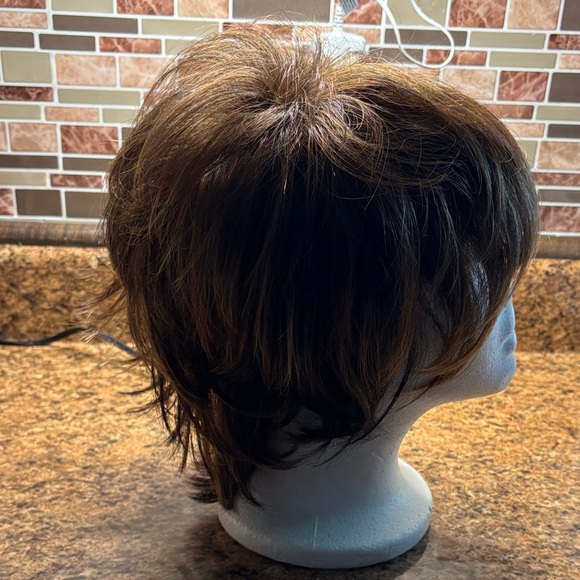 Raquel Welch  Brown frosted Wig for Women - Picture 4 of 7